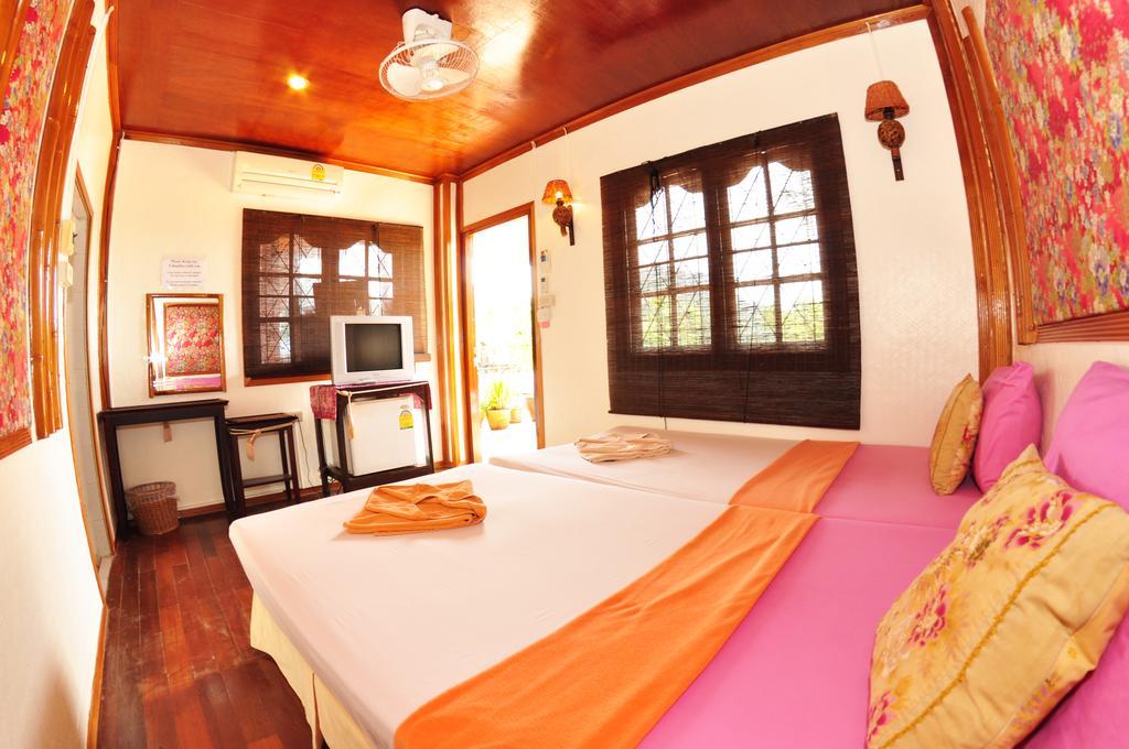 October Hostel Pulau Phi Phi Bilik gambar